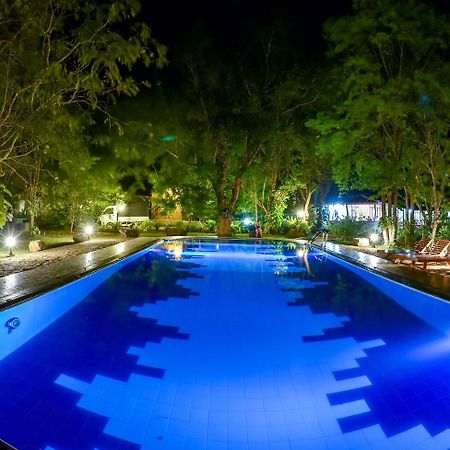 Jays Holiday Resort Habarana Exterior foto