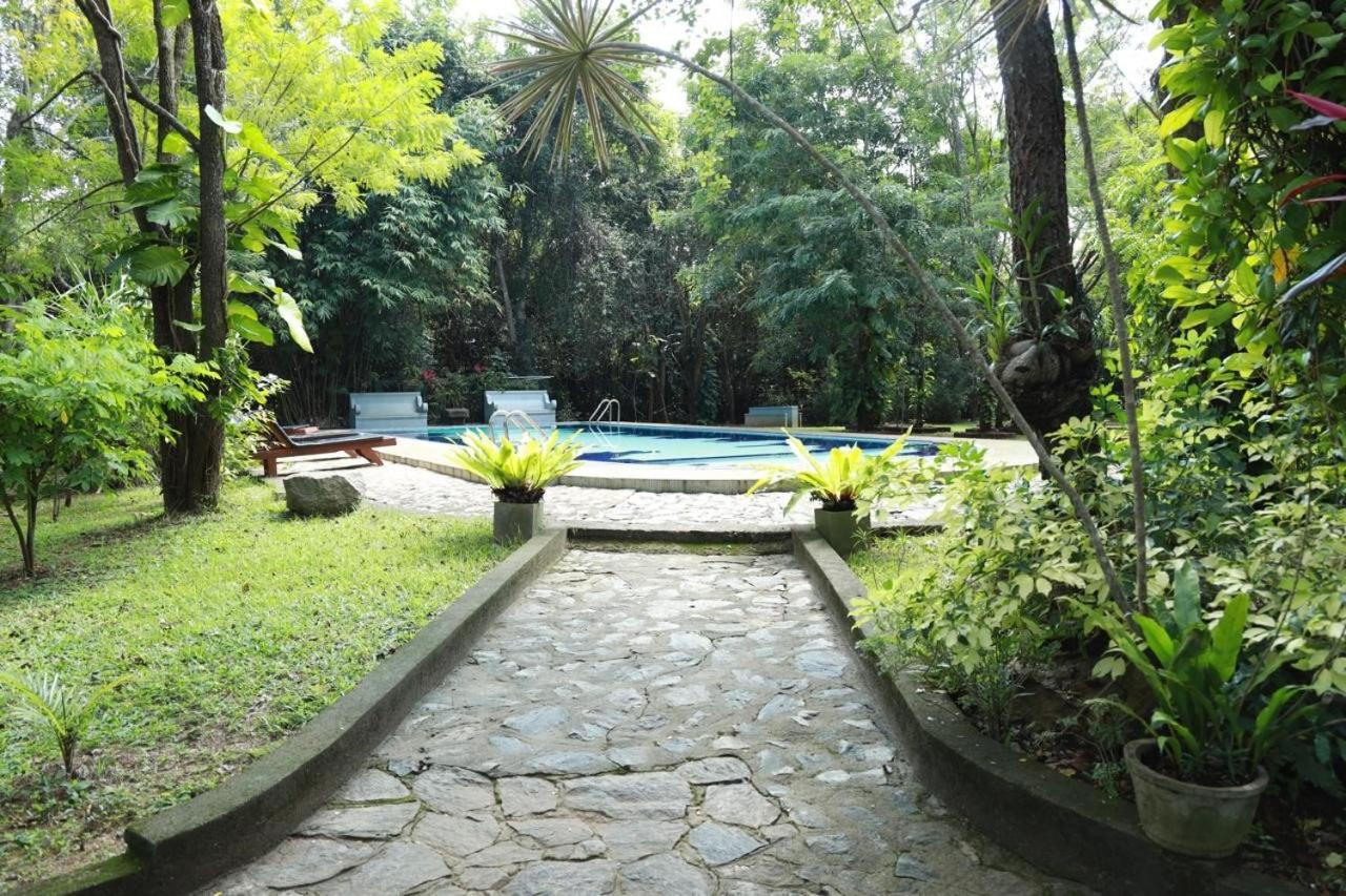 Jays Holiday Resort Habarana Exterior foto