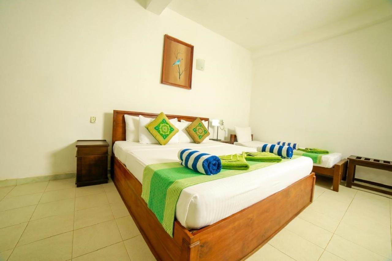 Jays Holiday Resort Habarana Exterior foto