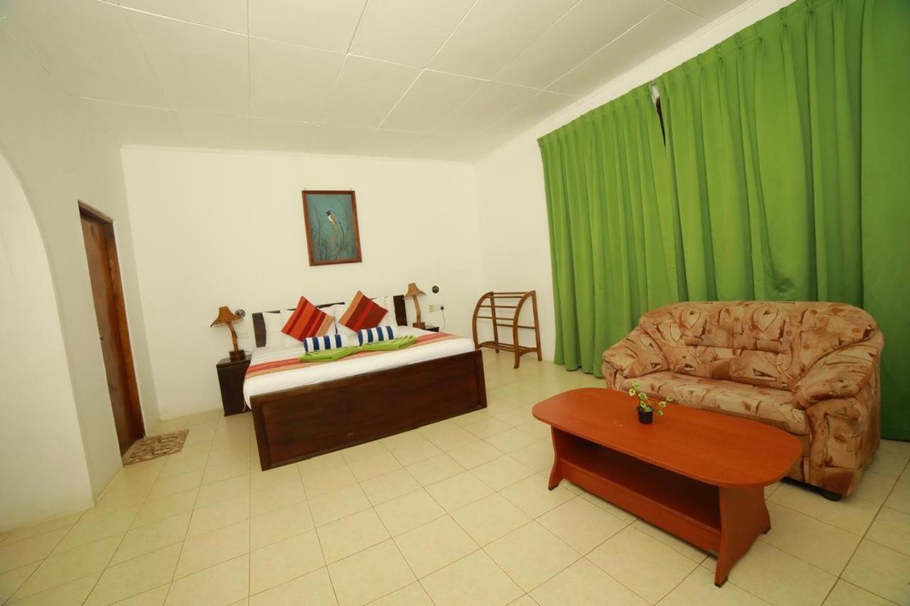 Jays Holiday Resort Habarana Exterior foto