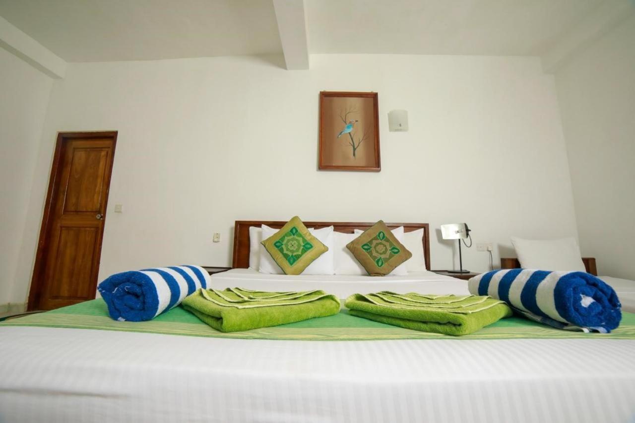 Jays Holiday Resort Habarana Exterior foto