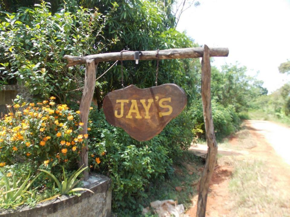 Jays Holiday Resort Habarana Exterior foto