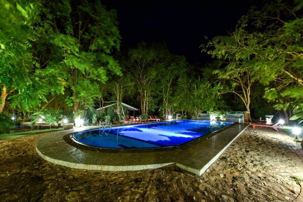 Jays Holiday Resort Habarana Exterior foto