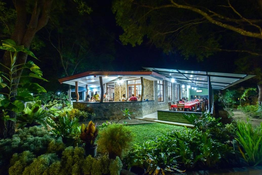 Jays Holiday Resort Habarana Exterior foto