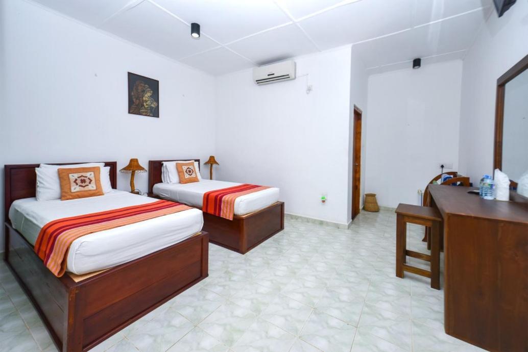 Jays Holiday Resort Habarana Exterior foto